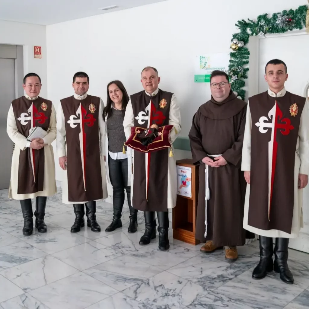 Heralds of the Gospel Missionaries with Franciscan Friar the O polverello Care home