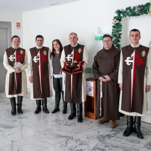 Heralds of the Gospel Missionaries with Franciscan Friar the O polverello Care home