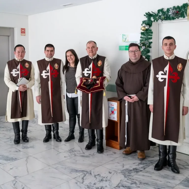 Heralds of the Gospel Missionaries with Franciscan Friar the O polverello Care home