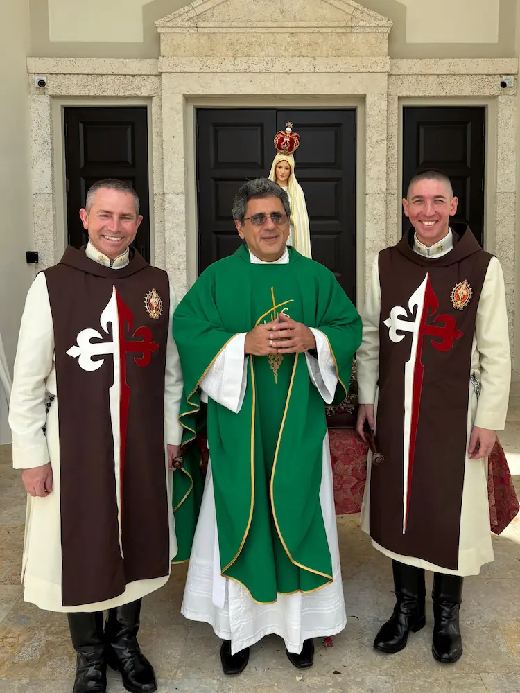 Heralds of the Gospel with Rev. Fr. Juan Carlos. Crowning of the Pilgrim Statue at Sta. Agnes, Florida.