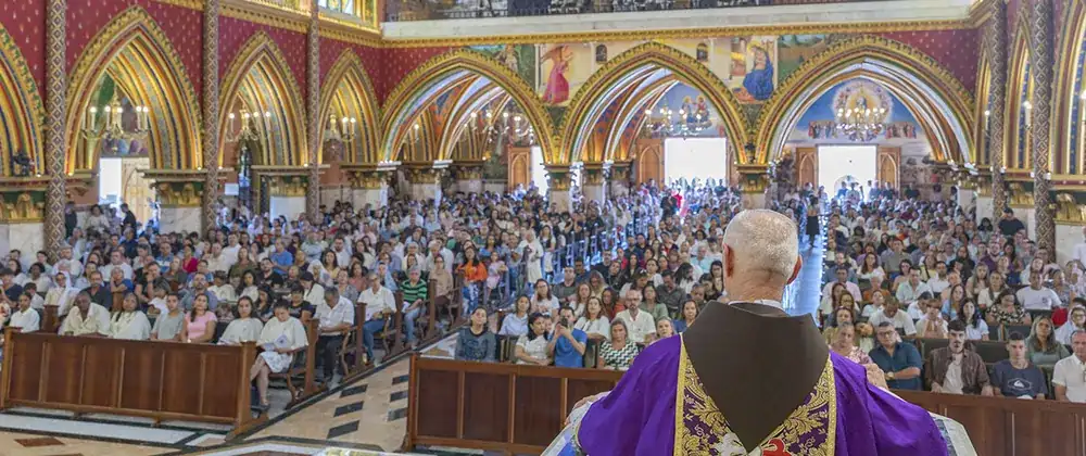 Esclavos de la Fe Heraldos del Evangelio Homilia en Basilica