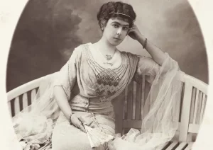 Dona Lucilia in Paris in ﻿1912