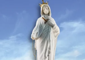La imagen recuerda al fiel la intensidad de los dolores sufridos por la Virgen durante la Pasion Nuestra Senora de la Saudade Carmelo de San Jose Petropolis Brasil