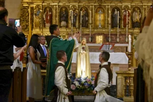 Misa de Consagracion en St. Vincent, Los Angeles 8.22 (2)