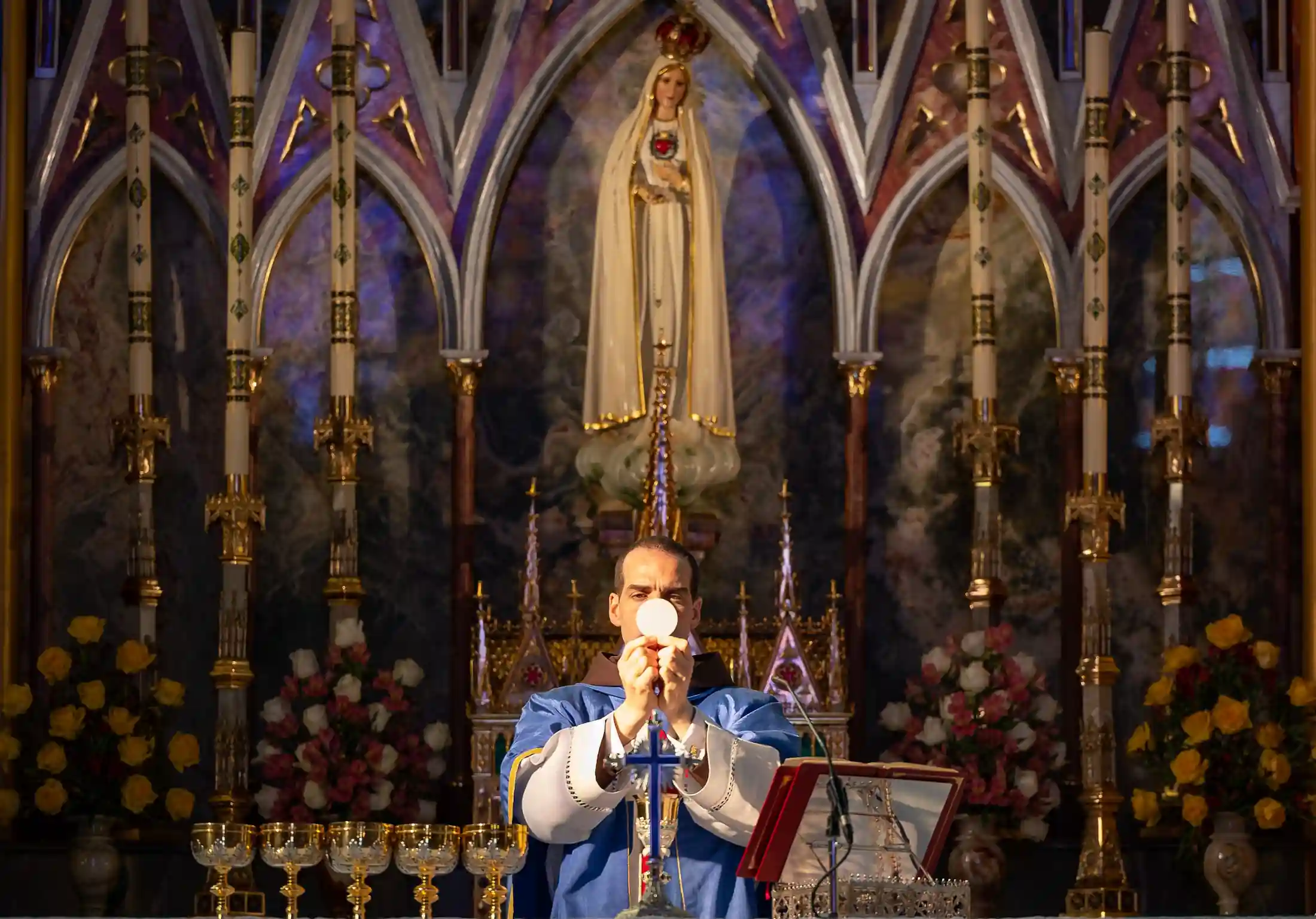 Holy Mass and Eucharist with the Heralds of the Gospel