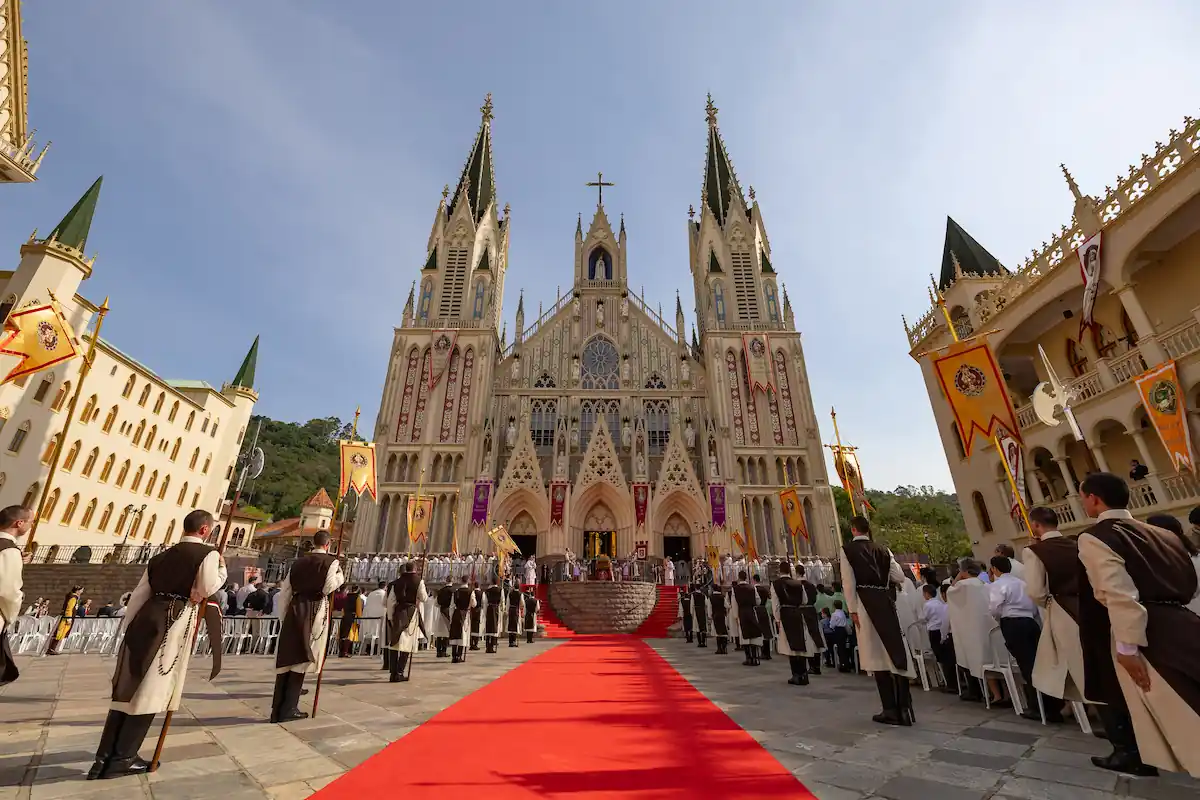 Funeral Mass Ceremony for the Founder of the Heralds of the Gospel