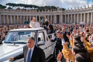 Heralds of the Gospel greeting Pope Leo XIV