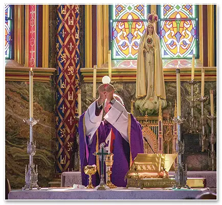 Photo: Leandro Souza Mass celebrated in the Chapel of Our Lady of the Pillar, Ubatuba (Brazil)