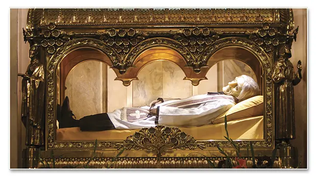 Foto: Incorrupt body of St. John Marie Vianney, honoring his role as a model for Catholic priests.