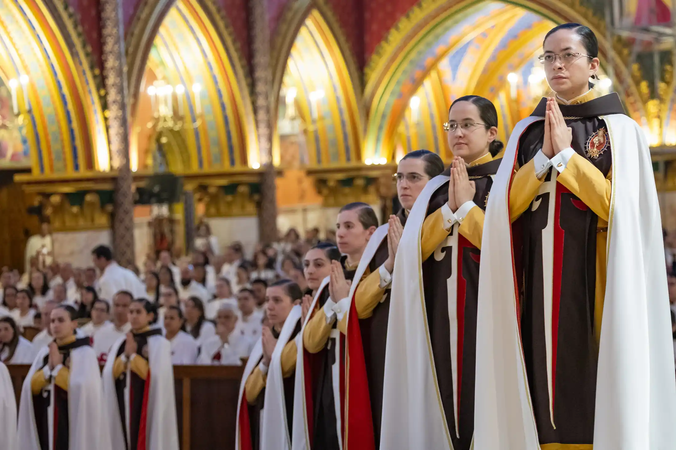 Consecrated Sisters of the Heralds of the Gospel in Solemn Procession